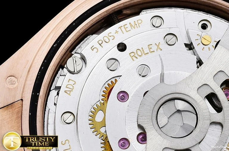 0306 RDD0208A – DayDate 40mm FlexibleFit 680